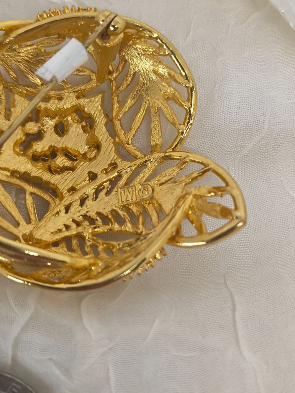 QVC Estate Style~ Crystal Rhinestone Leaf Domed Gold Tone Pin/Brooch Signed - Picture 5 of 5